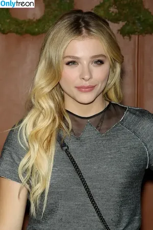 Chloë Grace Moretz / chloegmoretz nude photo #0548