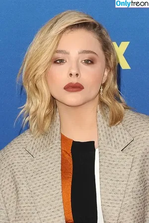Chloë Grace Moretz / chloegmoretz nude photo #0594