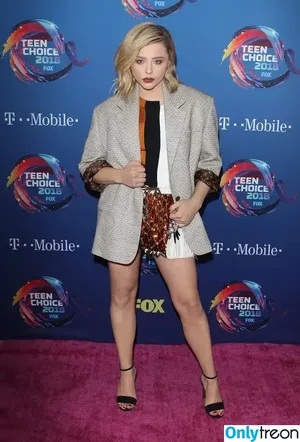 Chloë Grace Moretz / chloegmoretz nude photo #0601