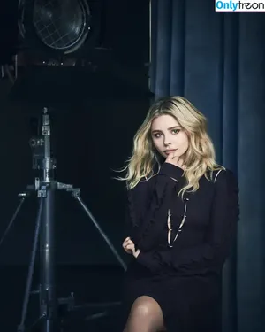 Chloë Grace Moretz / chloegmoretz nude photo #0605