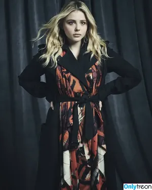Chloë Grace Moretz / chloegmoretz nude photo #0609