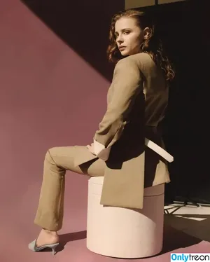 Chloë Grace Moretz / chloegmoretz nude photo #0613