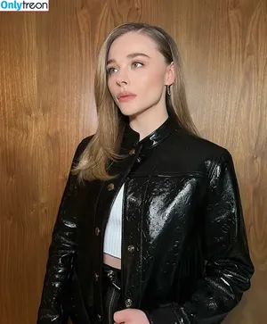 Chloë Grace Moretz / chloegmoretz nude photo #0627