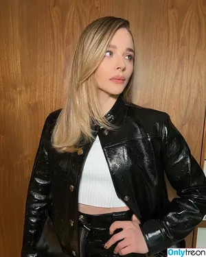 Chloë Grace Moretz / chloegmoretz nude photo #0628