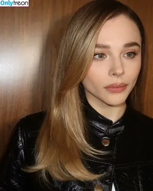 Chloë Grace Moretz / chloegmoretz nude photo #0633