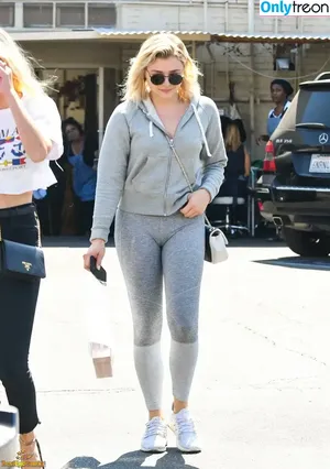 Chloë Grace Moretz / chloegmoretz nude photo #0675