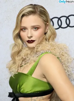 Chloë Grace Moretz / chloegmoretz nude photo #0683