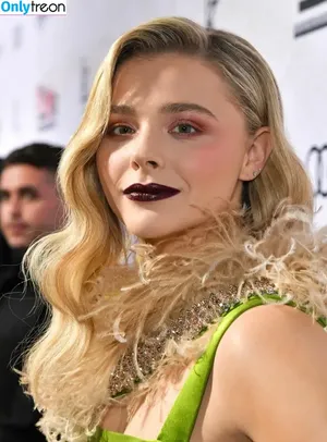 Chloë Grace Moretz / chloegmoretz nude photo #0698