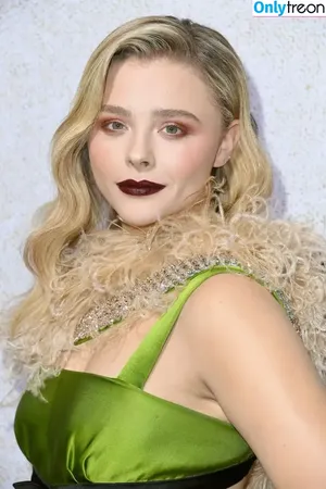 Chloë Grace Moretz / chloegmoretz nude photo #0704