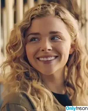 Chloë Grace Moretz / chloegmoretz nude photo #0705