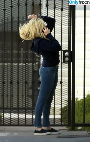 Chloë Grace Moretz / chloegmoretz nude photo #0711