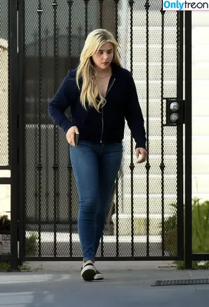 Chloë Grace Moretz / chloegmoretz nude photo #0713