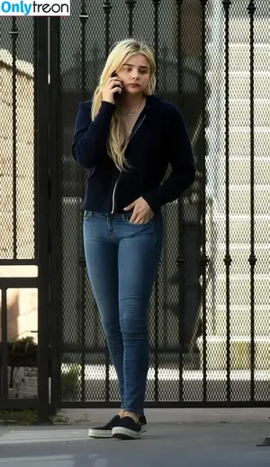 Chloë Grace Moretz / chloegmoretz nude photo #0722