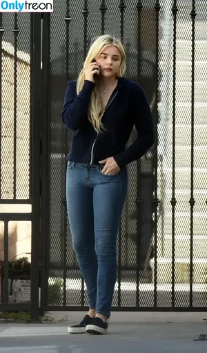Chloë Grace Moretz / chloegmoretz nude photo #0723