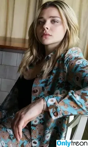Chloë Grace Moretz / chloegmoretz nude photo #0729