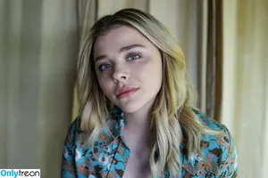 Chloë Grace Moretz / chloegmoretz nude photo #0735