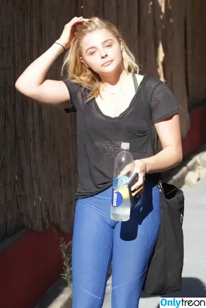 Chloë Grace Moretz / chloegmoretz nude photo #0753