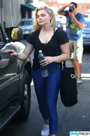 Chloë Grace Moretz / chloegmoretz nude photo #0755