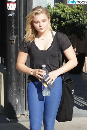 Chloë Grace Moretz / chloegmoretz nude photo #0758