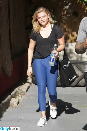 Chloë Grace Moretz / chloegmoretz nude photo #0761