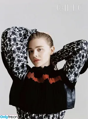 Chloë Grace Moretz / chloegmoretz nude photo #0775