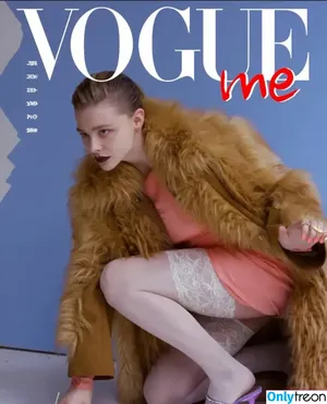 Chloë Grace Moretz / chloegmoretz nude photo #0785
