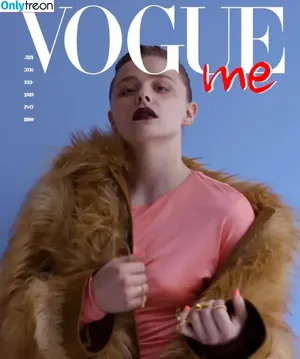 Chloë Grace Moretz / chloegmoretz nude photo #0788