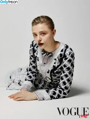 Chloë Grace Moretz / chloegmoretz nude photo #0790