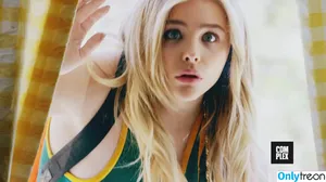 Chloë Grace Moretz / chloegmoretz nude photo #0820