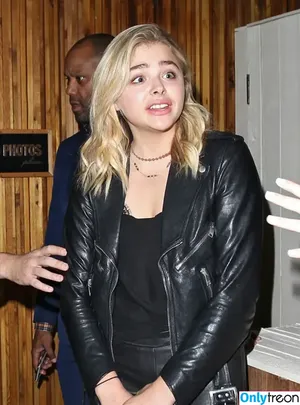 Chloë Grace Moretz / chloegmoretz nude photo #0852