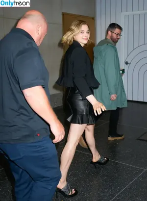 Chloë Grace Moretz / chloegmoretz nude photo #0890