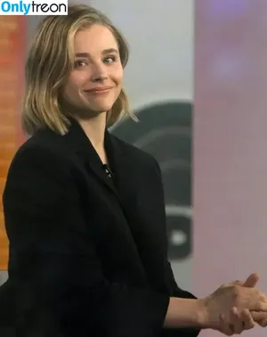 Chloë Grace Moretz / chloegmoretz nude photo #0894
