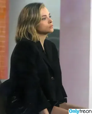 Chloë Grace Moretz / chloegmoretz nude photo #0896