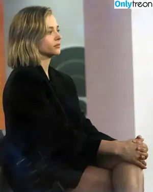 Chloë Grace Moretz / chloegmoretz nude photo #0899