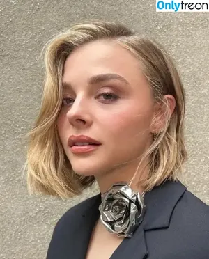 Chloë Grace Moretz / chloegmoretz nude photo #0902