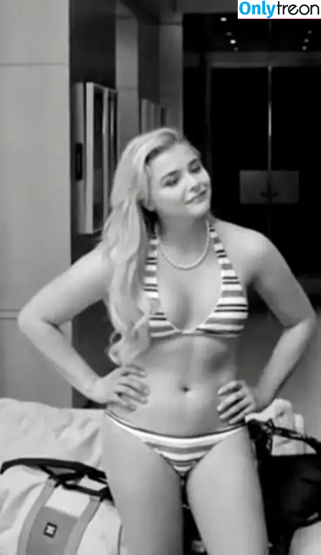 Chloë Grace Moretz nude photo #0004 (chloegmoretz)