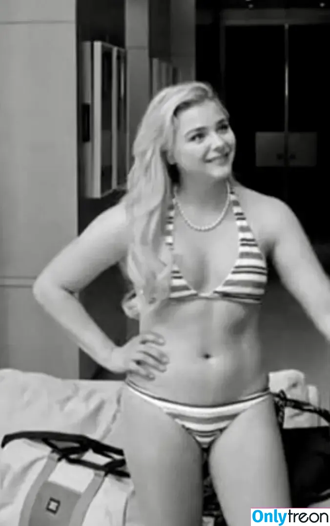 Chloë Grace Moretz nude photo #0008 (chloegmoretz)