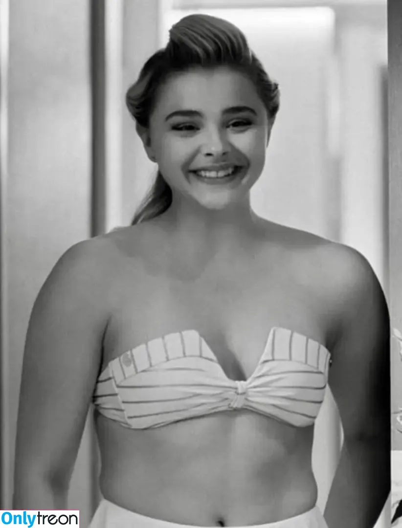 Chloë Grace Moretz nude photo #0009 (chloegmoretz)