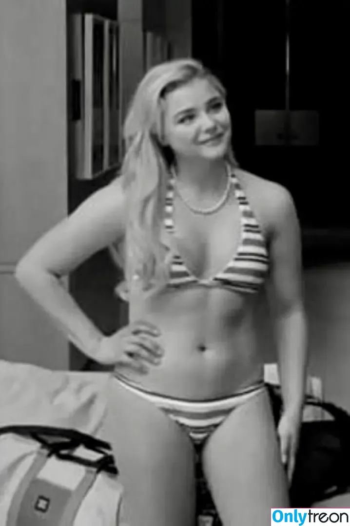 Chloë Grace Moretz nude photo #0012 (chloegmoretz)