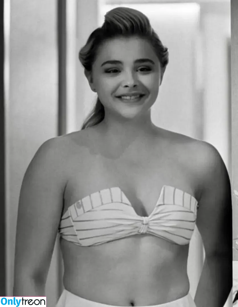 Chloë Grace Moretz nude photo #0013 (chloegmoretz)