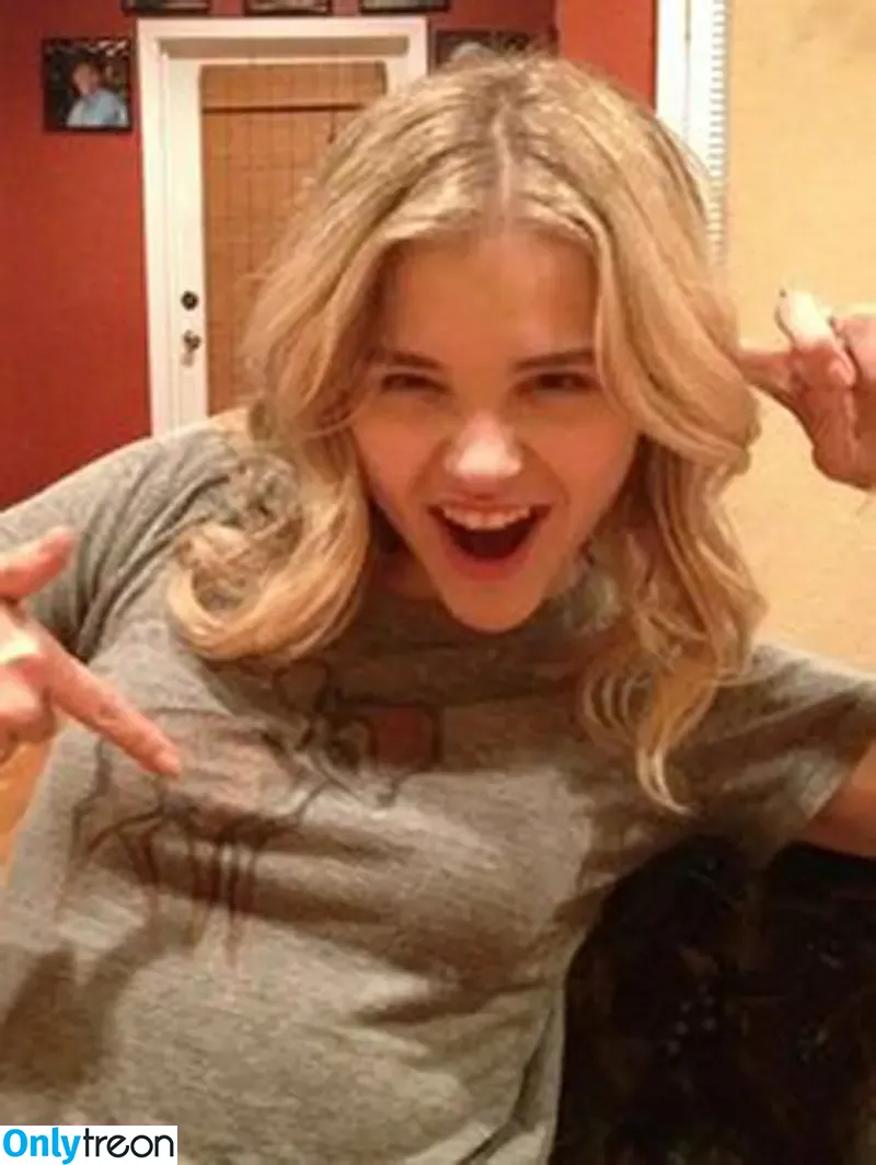 Chloë Grace Moretz nude photo #0016 (chloegmoretz)