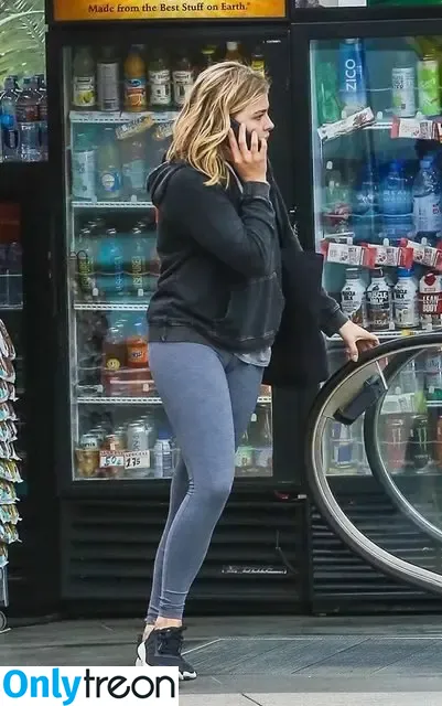 Chloë Grace Moretz nude photo #0024 (chloegmoretz)