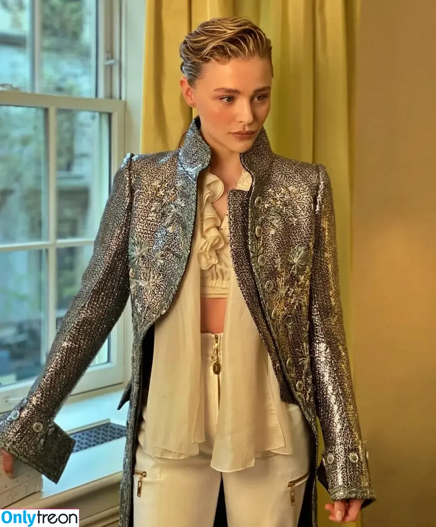 Chloë Grace Moretz nude photo #0057 (chloegmoretz)