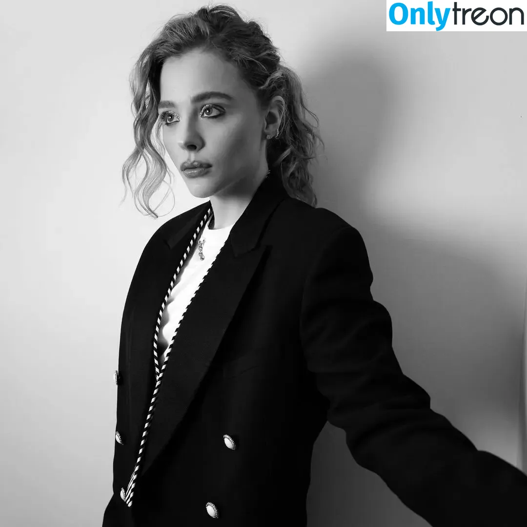 Chloë Grace Moretz nude photo #0079 (chloegmoretz)
