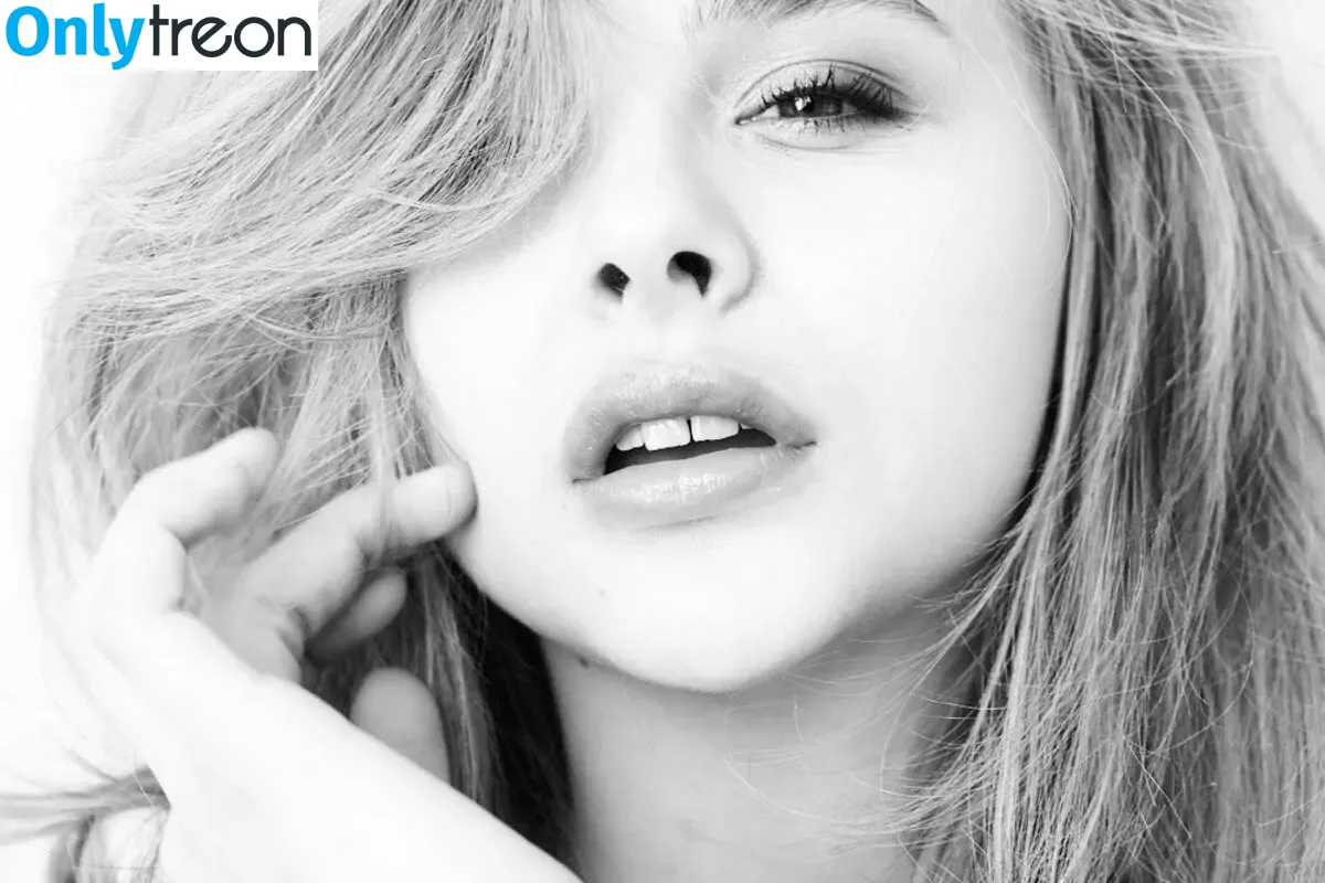 Chloë Grace Moretz nude photo #0110 (chloegmoretz)