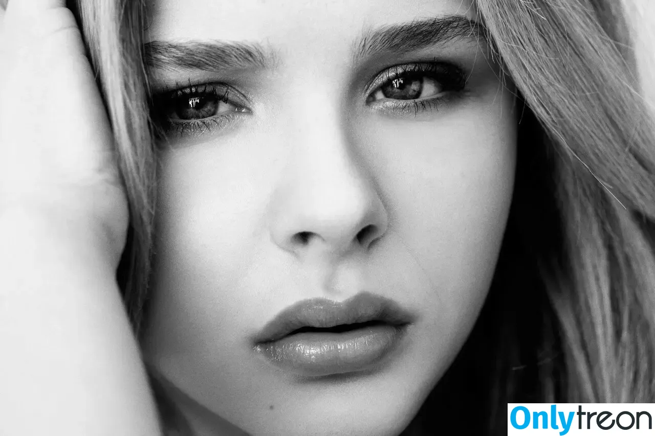 Chloë Grace Moretz nude photo #0111 (chloegmoretz)