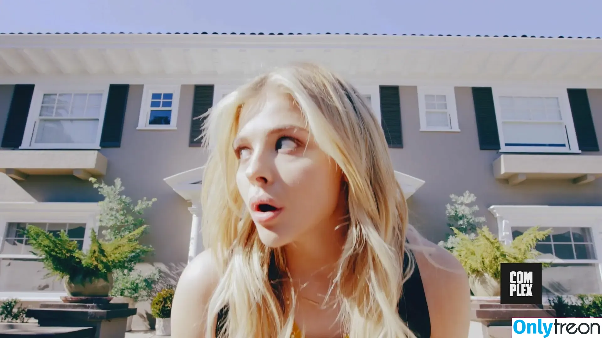 Chloë Grace Moretz nude photo #0160 (chloegmoretz)