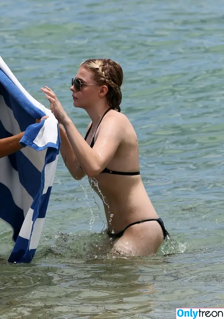 Chloë Grace Moretz nude photo #0240 (chloegmoretz)
