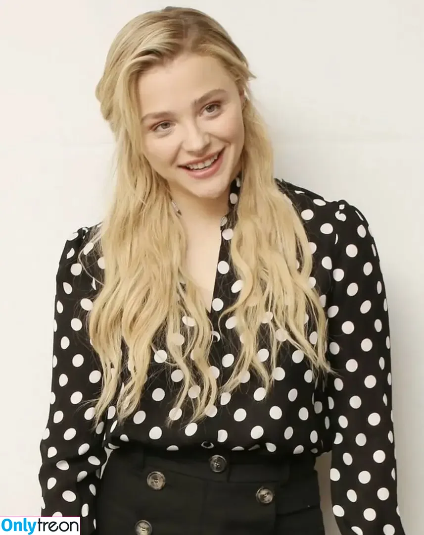 Chloë Grace Moretz nude photo #0297 (chloegmoretz)