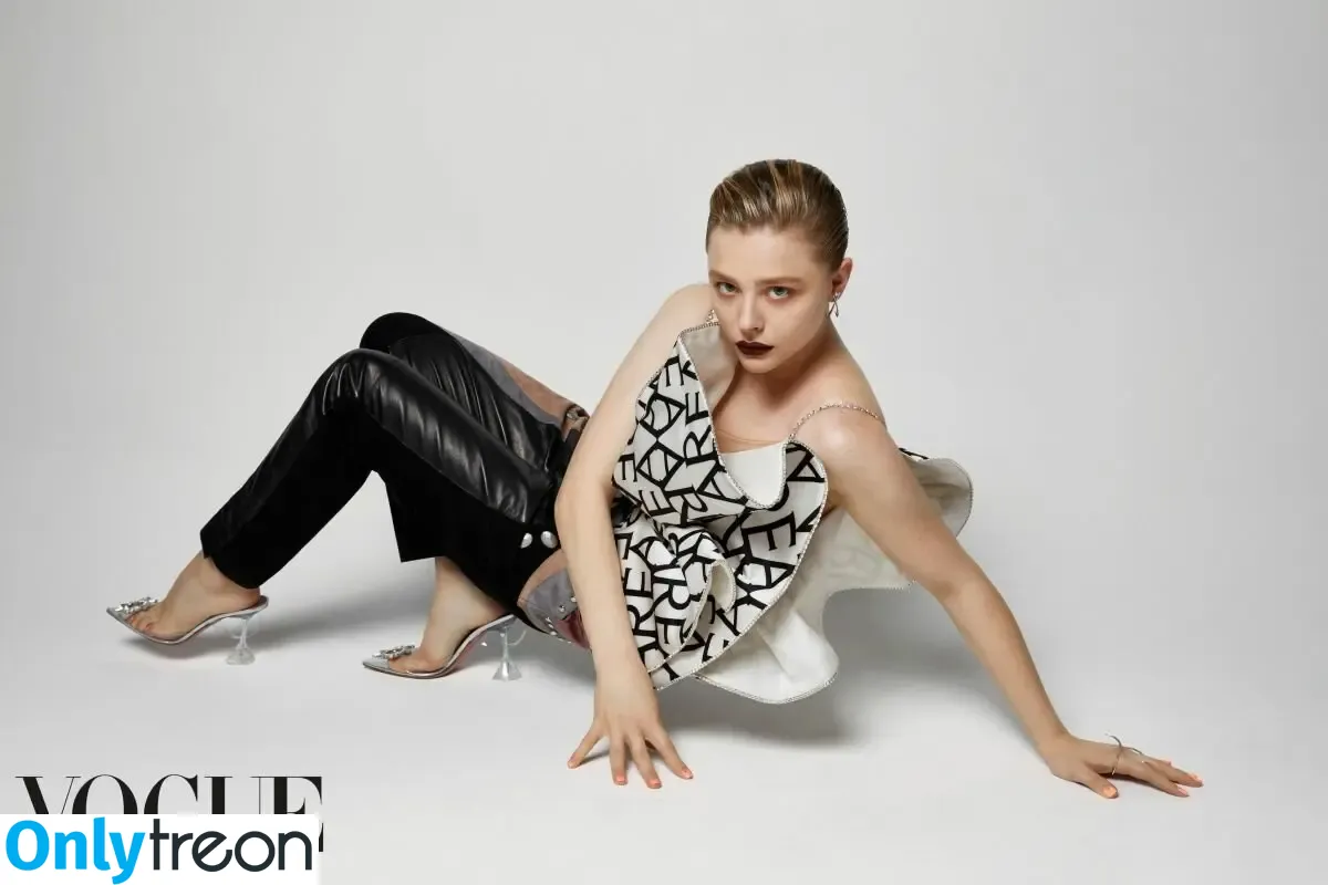 Chloë Grace Moretz nude photo #0313 (chloegmoretz)